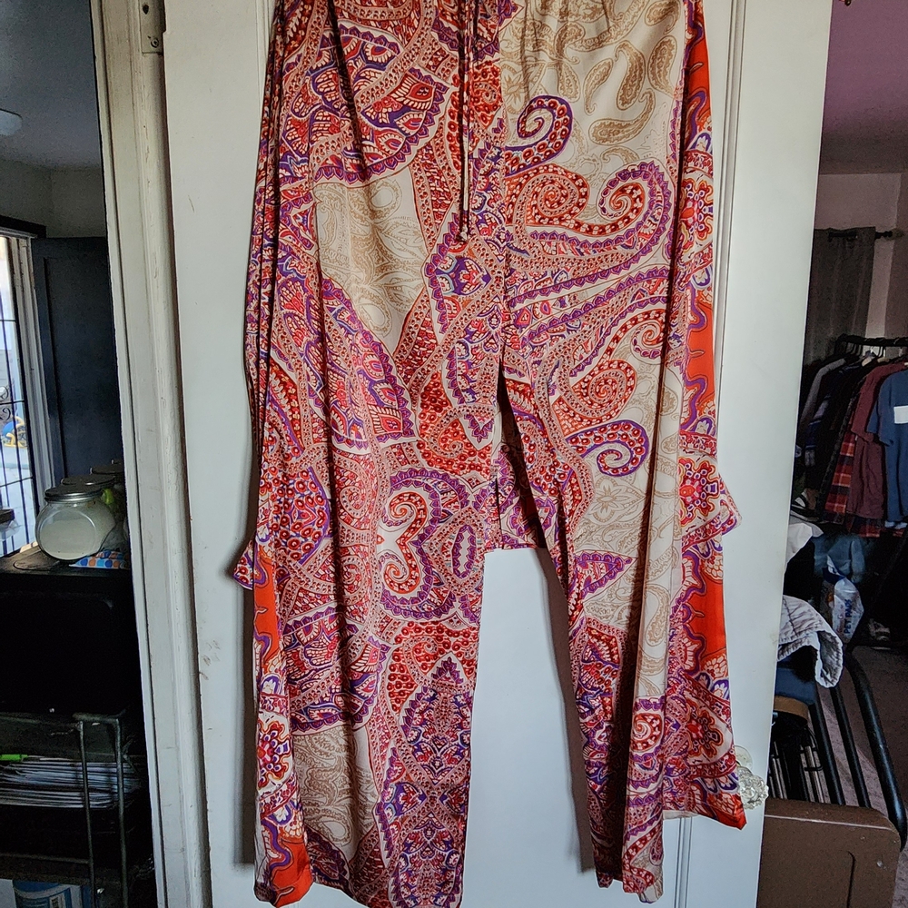 Luxxel Red Purple Cream Paisley Satin 2 Piece Set. Amazing Set - Picture 2 of 4
